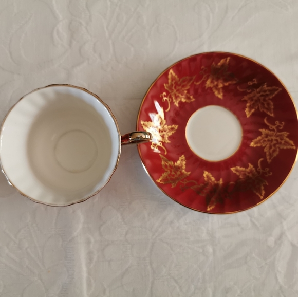Sutherland Maroon Red Gold Leaf Teacup & Saucer - Picture 3 of 9